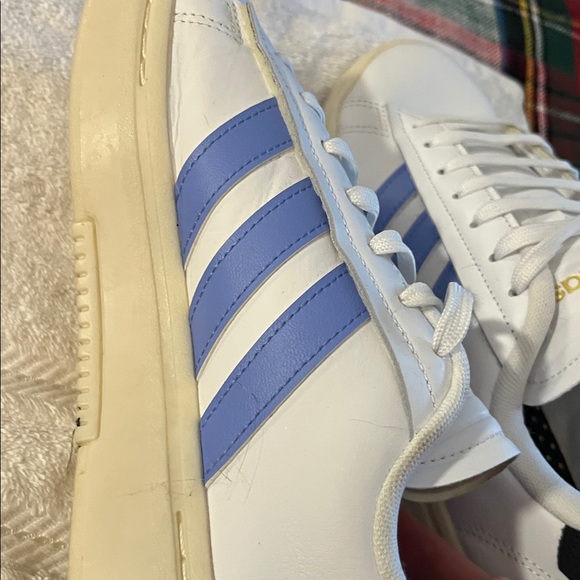 Adidas White Sneakers with Blue Accents and Gold Details - Picture 7 of 9